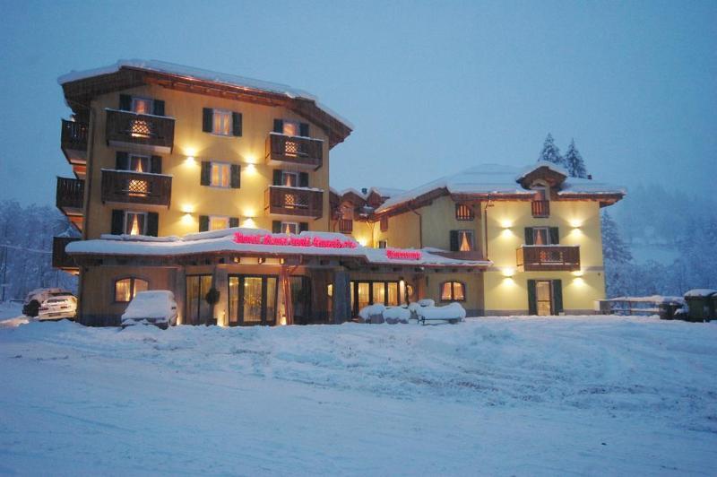 Hotel Rosa Degli Angeli Пейо Фонти Екстериор снимка